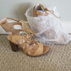 Chase & Chloe Benjamin Lace up Sandals